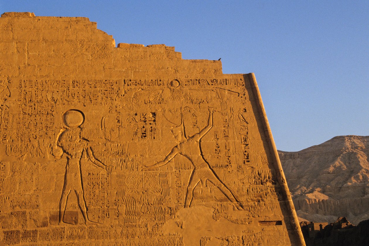 Ramzes III bijący wrogów, główna świątynia, pylon, Medinet Habu, Nowe Państwo, Egipt, malownicze autorstwa Kenneth Garrett