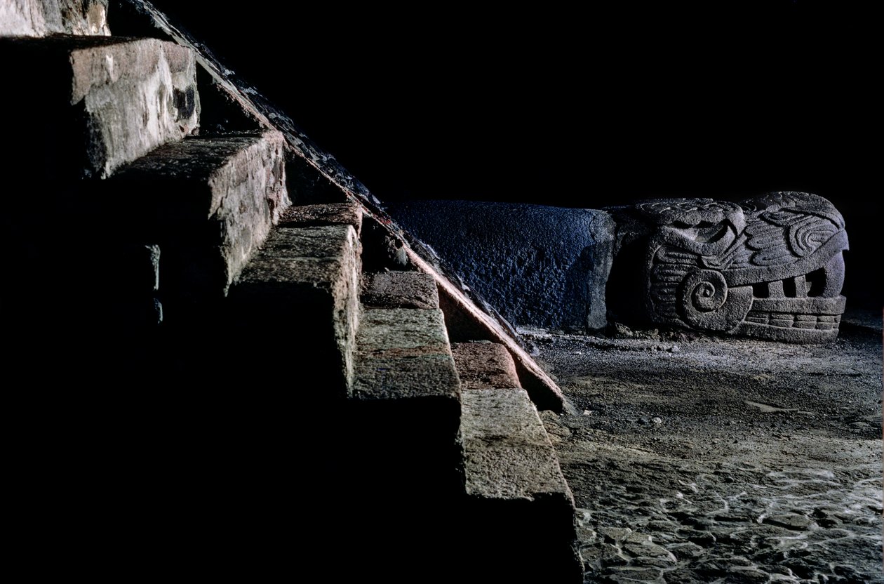 Replika węża na Wielkiej Świątyni, Tenochtitlan, Templo Mayor, Aztekowie, Meksyk, Meksyk Ci..., 2010 (zdjęcie) autorstwa Kenneth Garrett