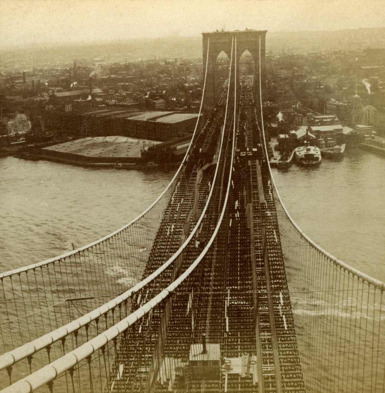 Brooklyn z jednej z wież mostu wiszącego, Nowy Jork, USA. autorstwa Kilburn Brothers