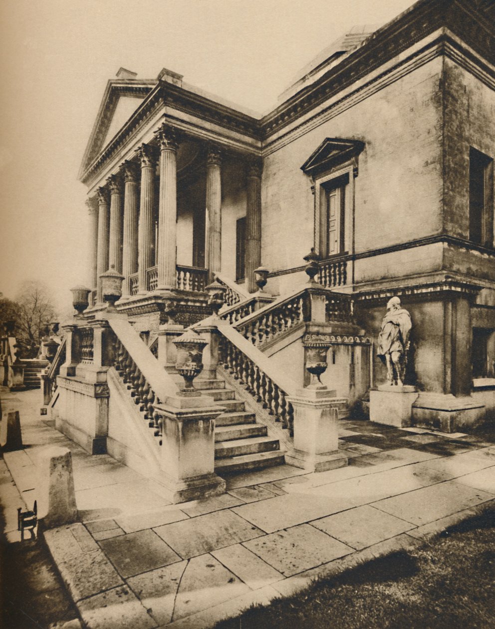 „Wejście do Chiswick House z portykiem, przetrwanie XVIII wieku”, c1935. autorstwa King
