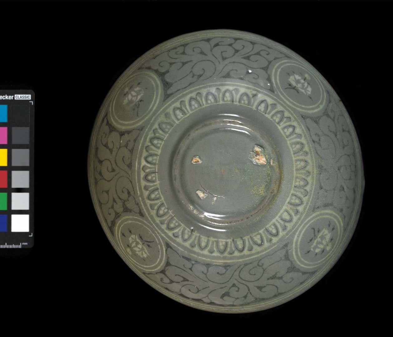 Miska z żurawiami i chmurami, ok.1150-1200 (kamionka szkliwiona seledynem) autorstwa Korean School