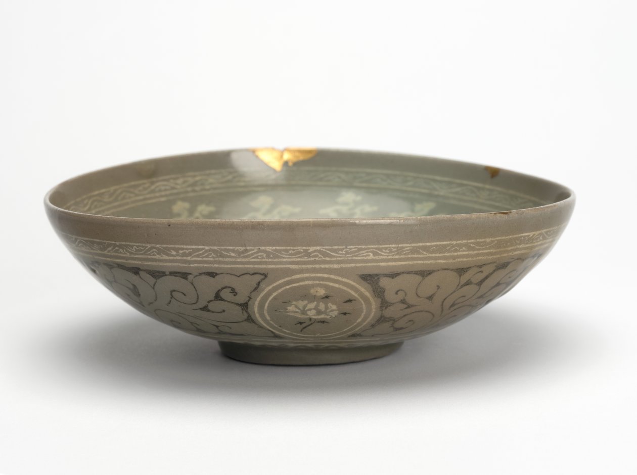 Miska z żurawiami i chmurami, ok.1150-1200 (kamionka szkliwiona seledynem) autorstwa Korean School