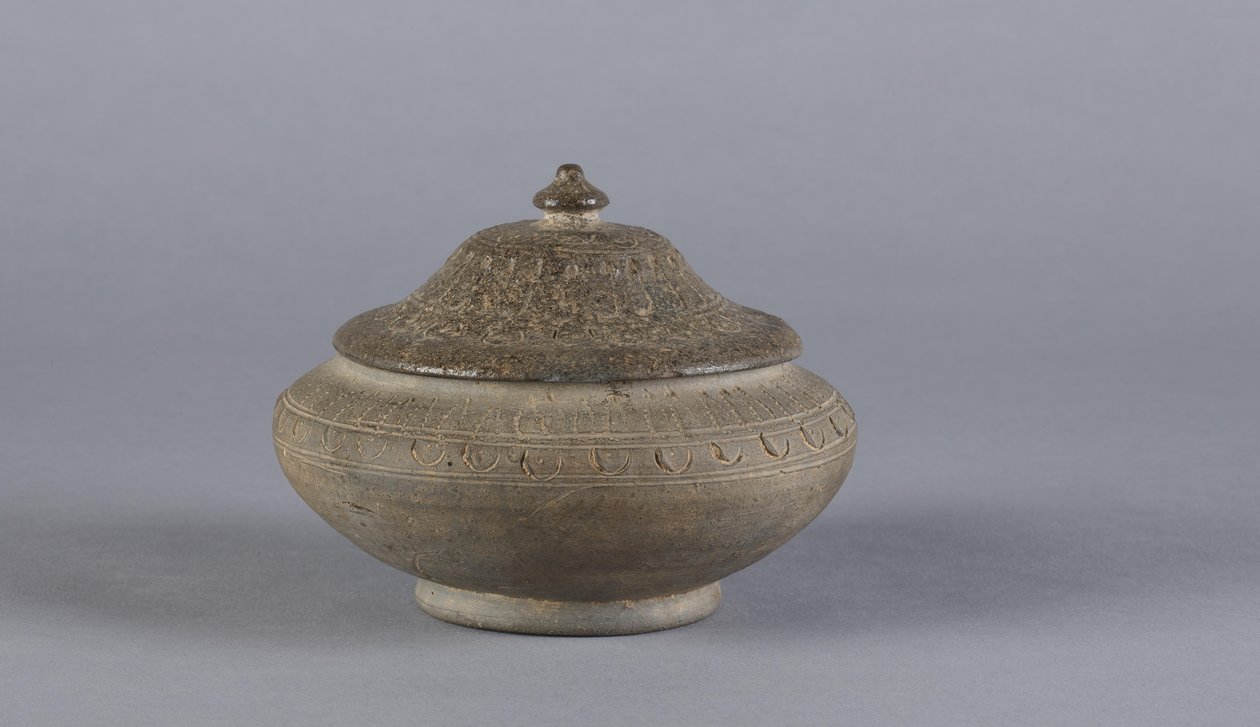 Pudełko z pokrywką, dynastia Silla, 55 BC-935 (kamionka) autorstwa Korean School