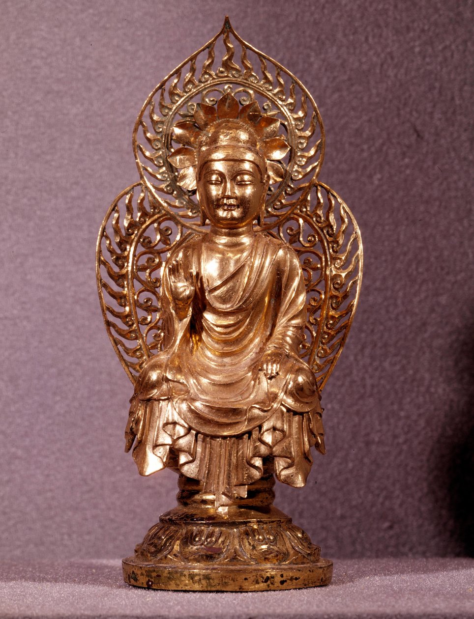 Coreen Art: Złota statuetka Buddy. Okres Silla, VIII-X wiek. Muzeum Narodowe Korei autorstwa Korean School