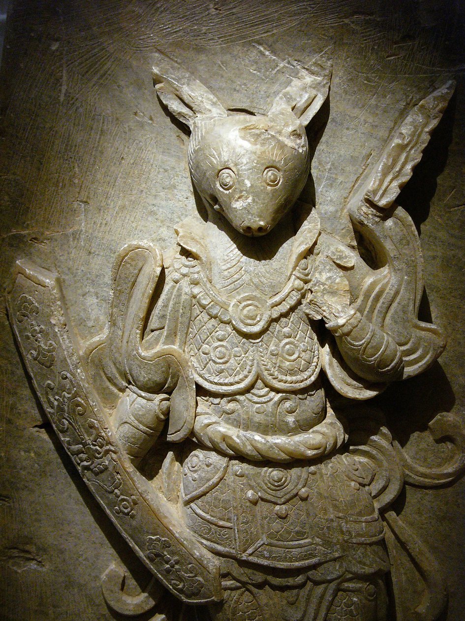 Ozdoba nagrobna, zodiakalny królik na agalmatolicie, VIII w. w okresie Królestwa Północnego i Południowego, Korea. Fotografia, Muzeum Narodowe w Seulu, Republika Korei autorstwa Korean School