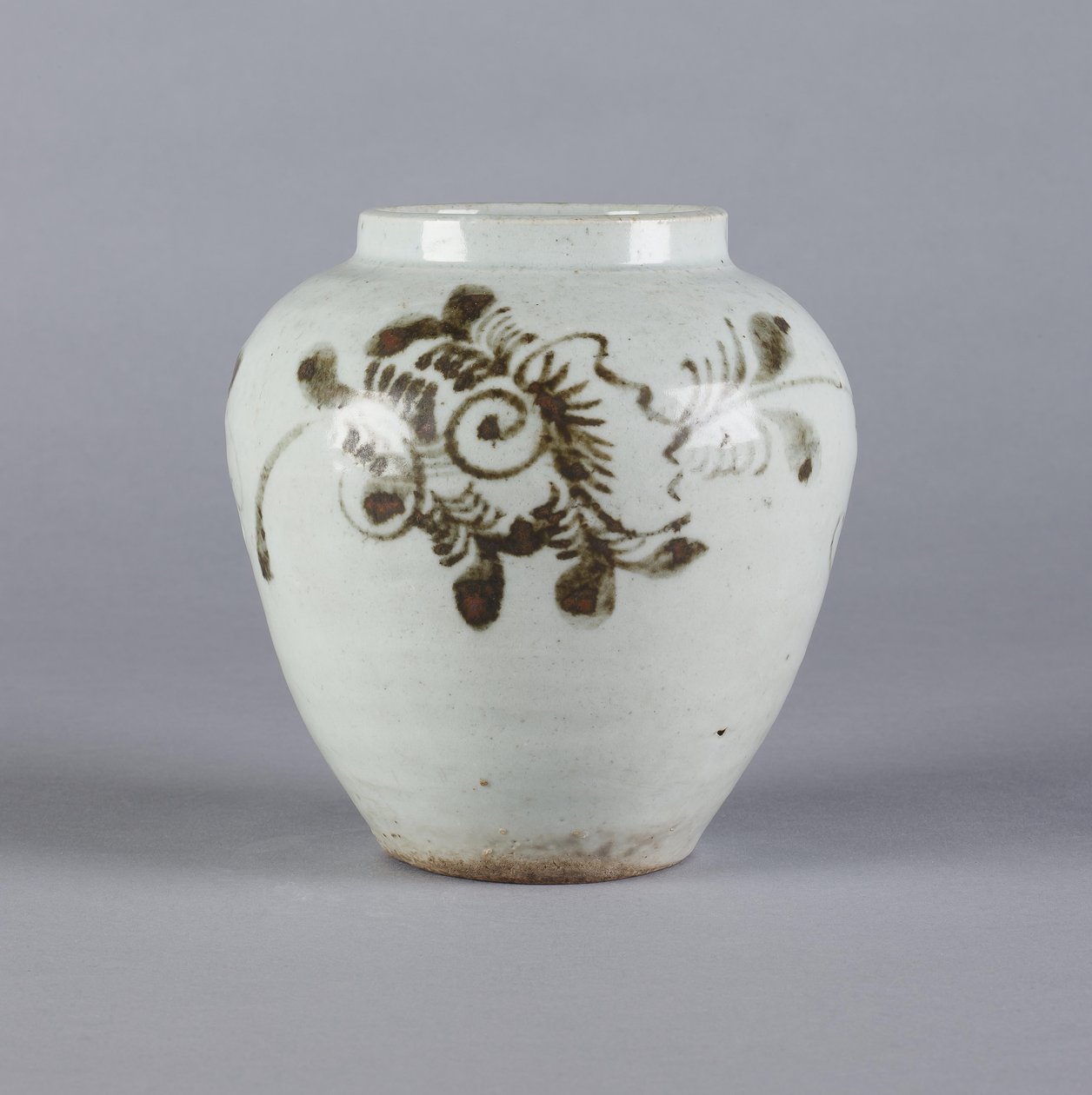 Słój z motywem kwiatowym, dynastia Yi, 1392-1910 (ceramika) autorstwa Korean School