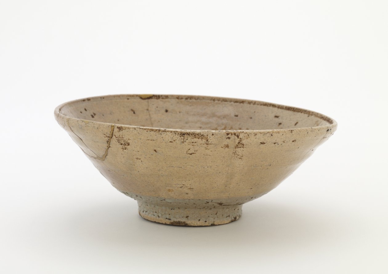 Filiżanka do herbaty typu Idowaki, Filiżanka do herbaty (koraijawan), II poł. XVI-XVII w. (kamionka, porcelana nieszkliwiona, z kryjącą glazurą, zaprawione złotym lakierem) autorstwa Korean School