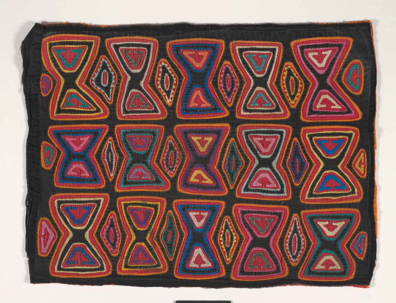 Panel koszuli (mola) (bawełna z aplikacjami) autorstwa Kuna Indian Culture