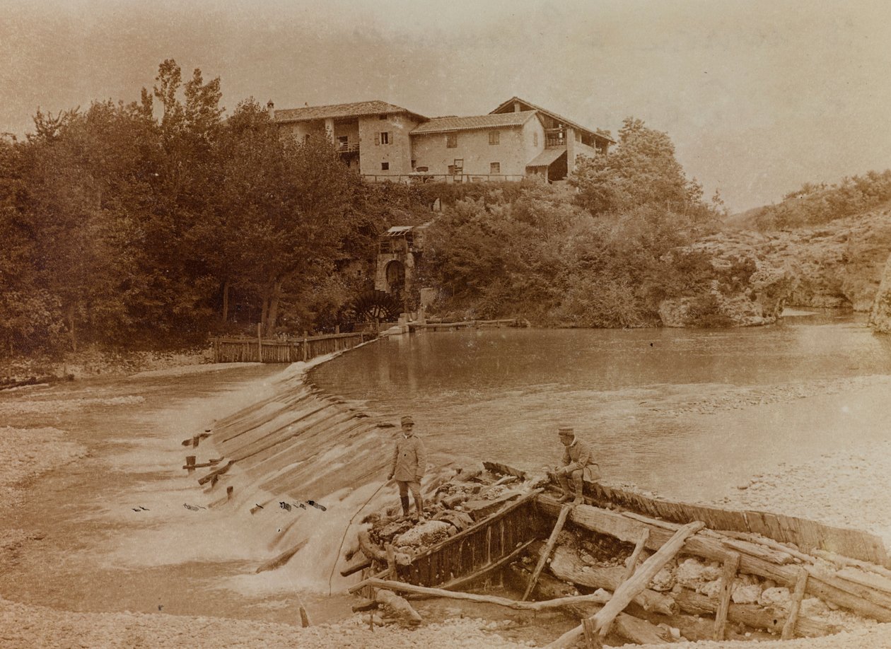 Album I wojny światowej we Friuli-Wenecji Julijskiej: rzeka Natisone w Premariacco, Udine, Włochy (zdjęcie czarno-białe) autorstwa L. Verdiani