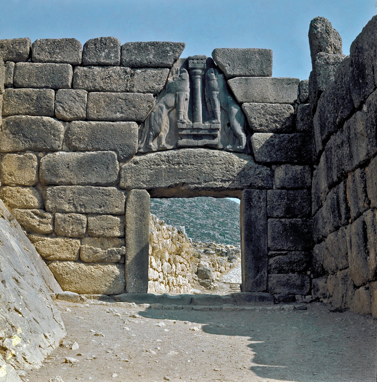 Brama Lwów: miejsce starożytnego miasta Mykenes na Peloponezie (1500-1100 pne) Grecja autorstwa Late Helladic Period Mycenaean