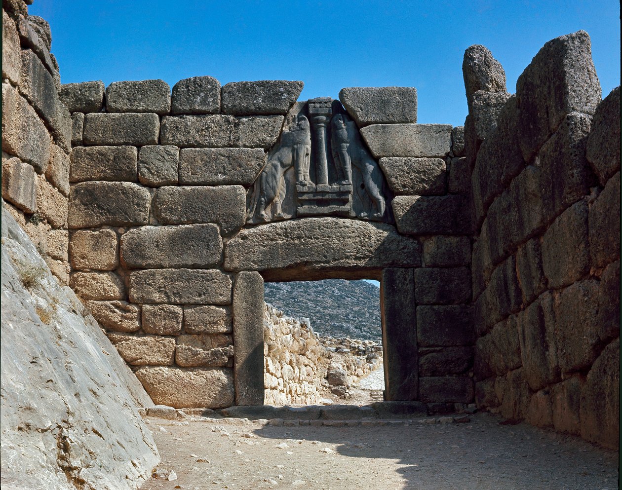 Brama Lwów: miejsce starożytnego miasta Mykenes na Peloponezie (1500-1100 pne) Grecja autorstwa Late Helladic Period Mycenaean