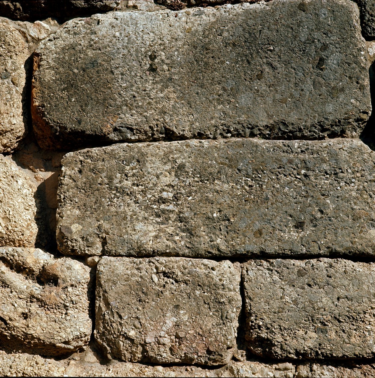 Mury w pobliżu Bramy Lwów: miejsce starożytnego miasta Mykenes na Peloponezie (1500-1100 pne) Grecja autorstwa Late Helladic Period Mycenaean