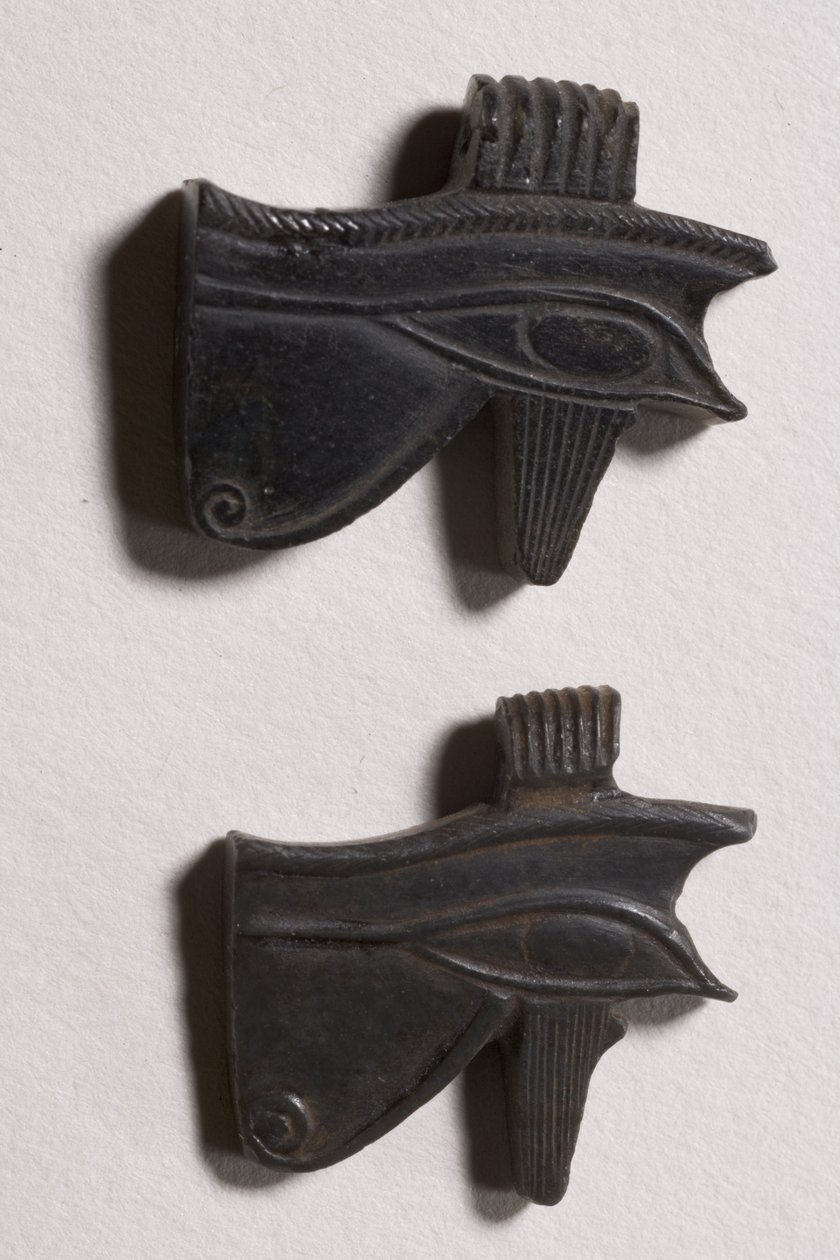Dwa wedjat eye amulety (obsydian) autorstwa Late Period Egyptian