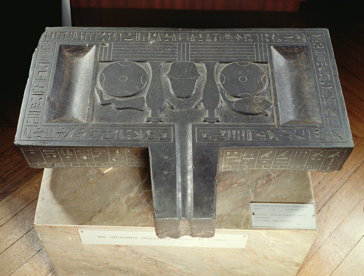 Tablica wotywna Hor-ir-aa, Saite (bazalt) autorstwa Late Period Egyptian