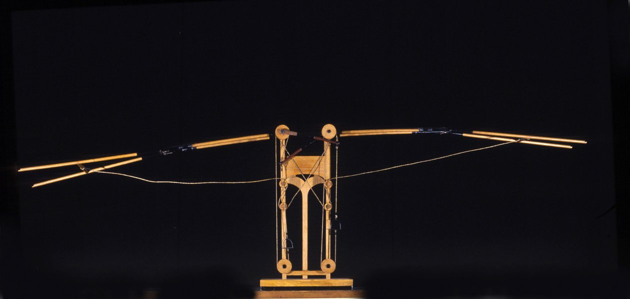 Maszyna do latania ze skrzydłami. Model z rysunku Leonarda da Vinci (Leonardo da Vinci). Muzeum Nauki i Techniki, Mediolan. autorstwa Leonardo da (after) Vinci