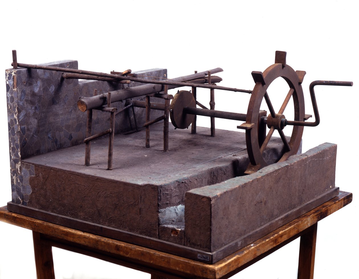 Drewniany model (model) piły hydraulicznej obsługiwanej przez przekładnie i wodę. Wykonane według rysunku Leonarda da Vinci (Leonard de Vinci) (1452-1519) Muzeum Nauki i Techniki, Mediolan. autorstwa Leonardo da (after) Vinci