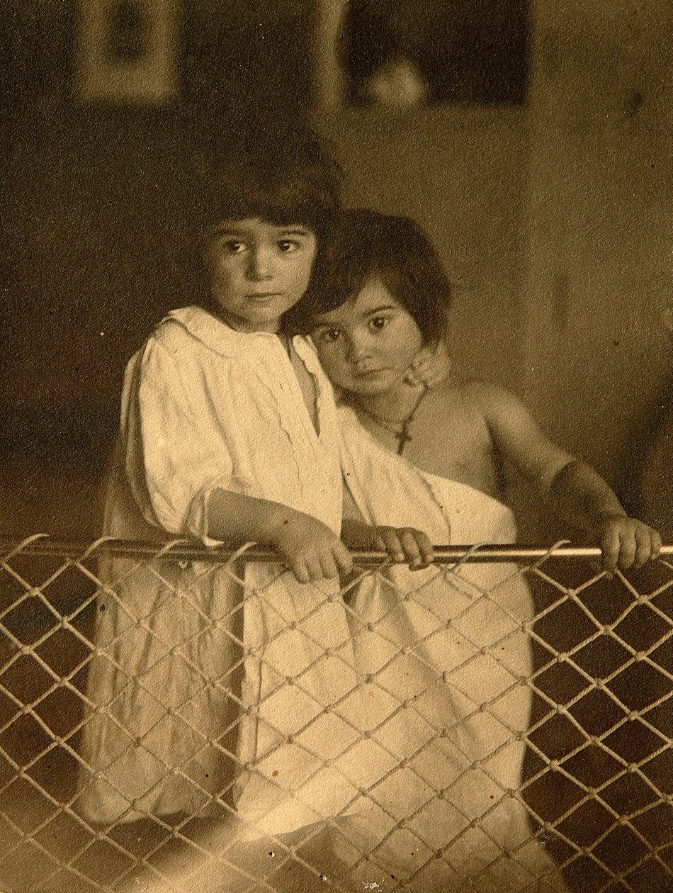 Portret dzieci. Srebrna fotografia żelatynowa Leonida Nikołajewicza Andrejewa (1871-1919) autorstwa Leonid Nikolaevich Andreyev