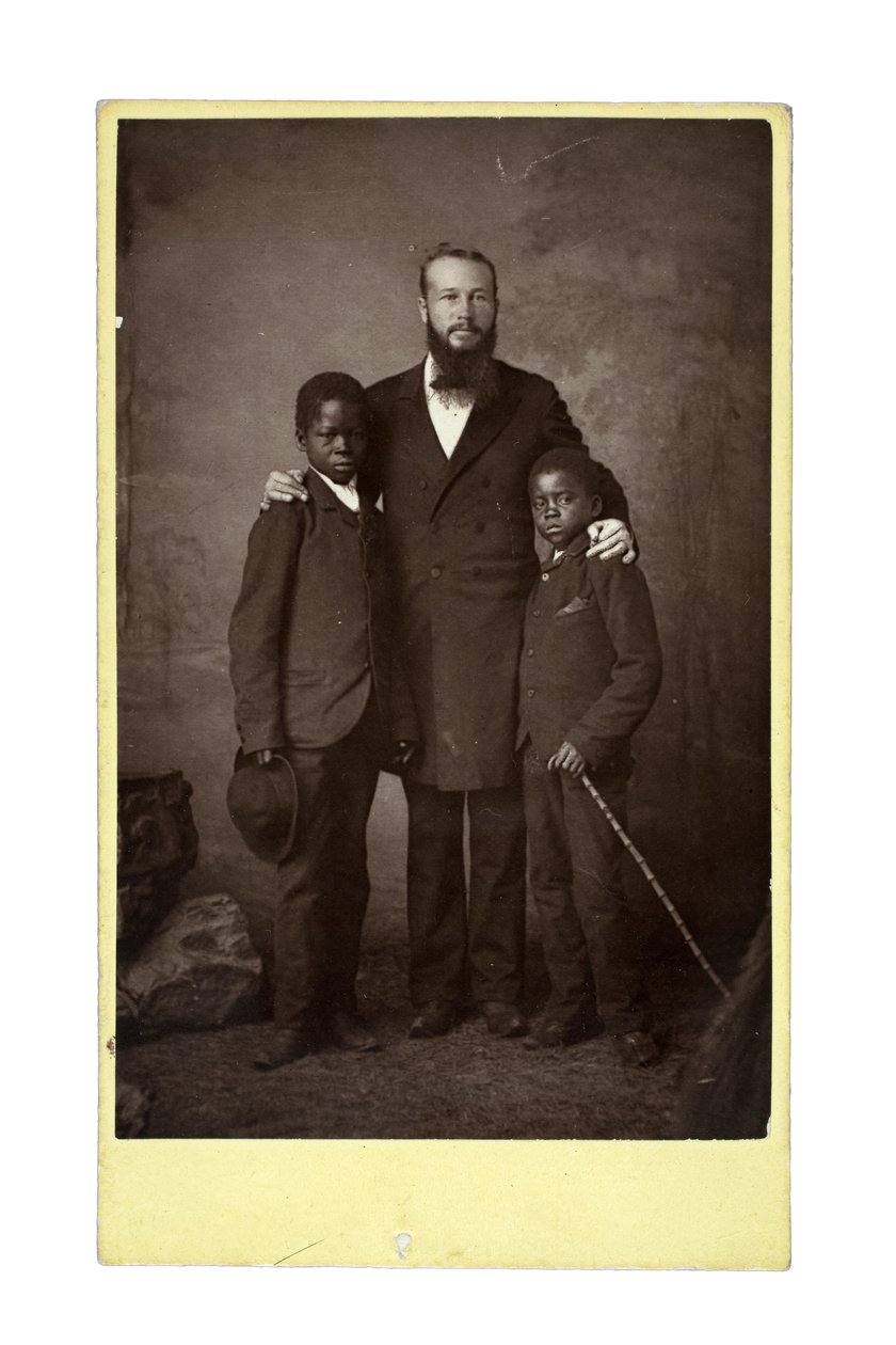 Dwóch chłopców z Kongo Training Institute for African Students, Llnagollen, Walia, 1886 (druk albumowy) autorstwa Lettsome and Sons