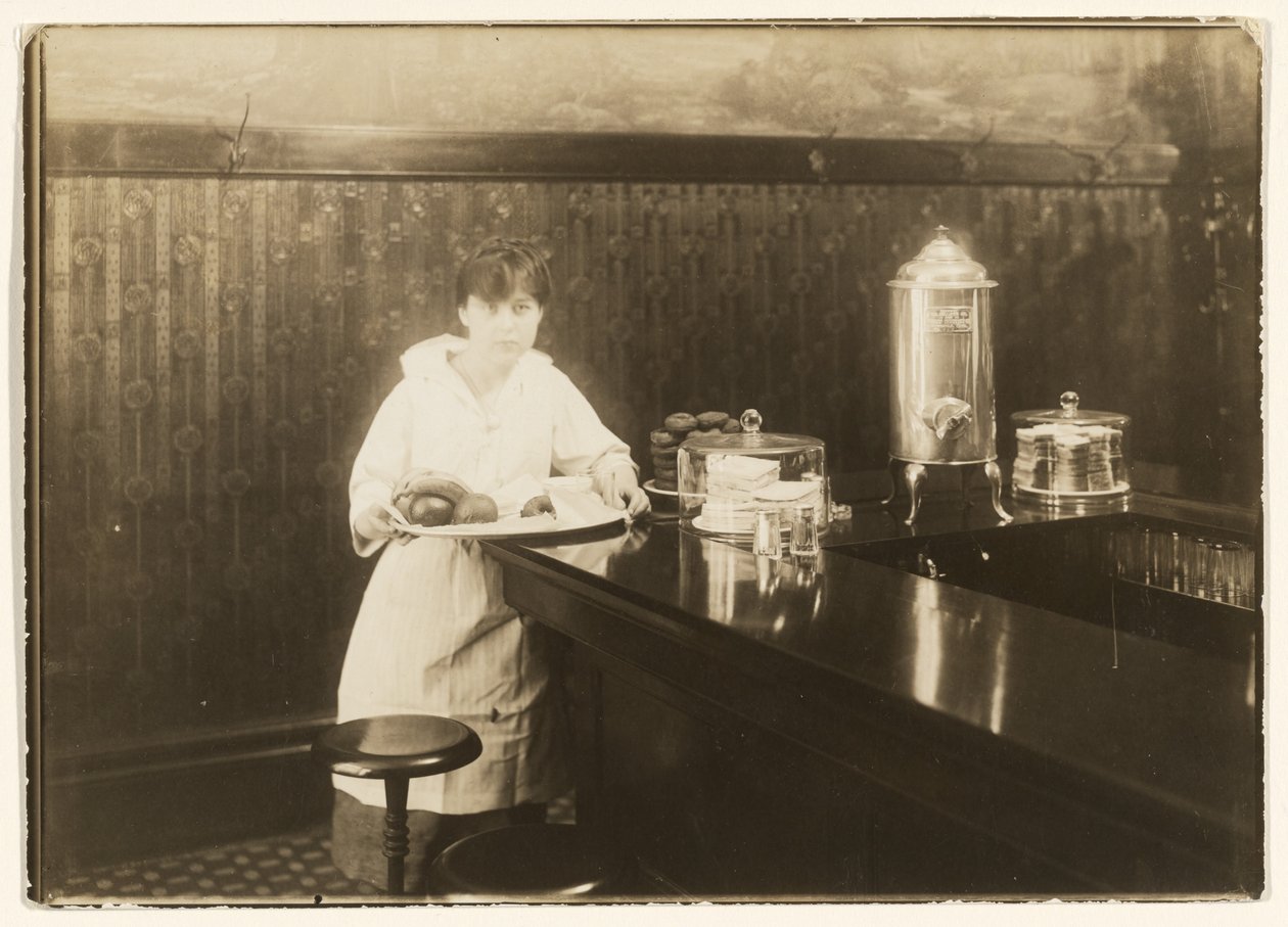 Kelnerka autorstwa Lewis W. Hine