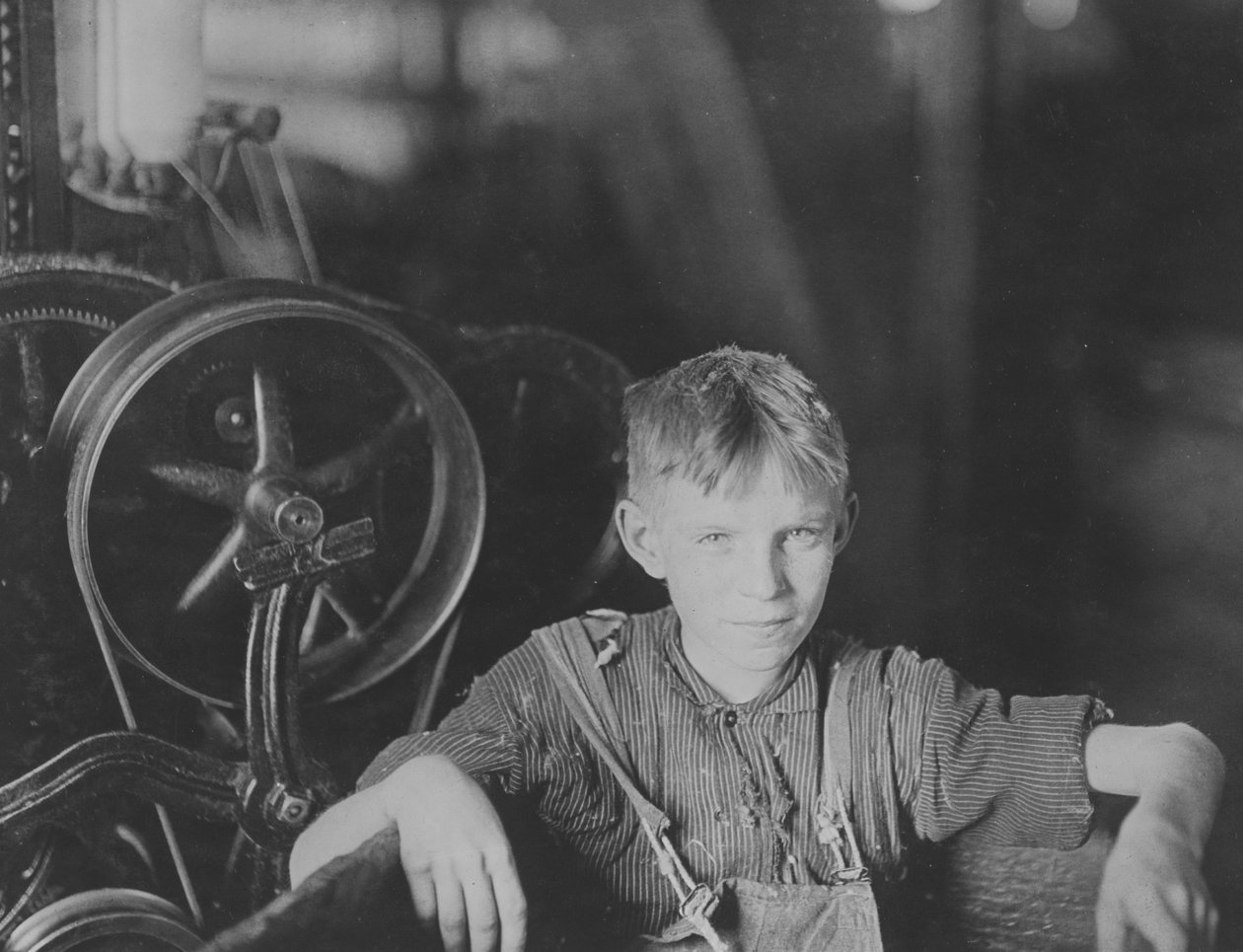 Młody polski prządka w młynie Quidwick Co. Młyn. Anthony, R. I 1909 autorstwa Lewis Wickes Hine