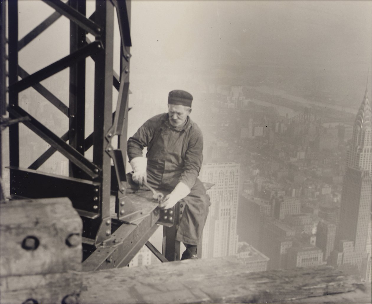 Empire State Building w budowie, 1930 autorstwa Lewis Wickes Hine