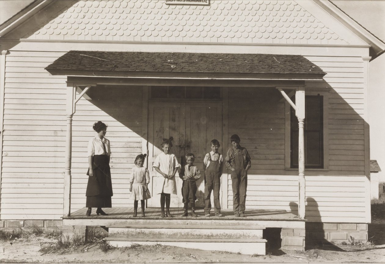 Pięciu uczniów obecnych w Szkole nr 6, Dystrykt 3, Fort Michigan, Kolorado, 1915 autorstwa Lewis Wickes Hine