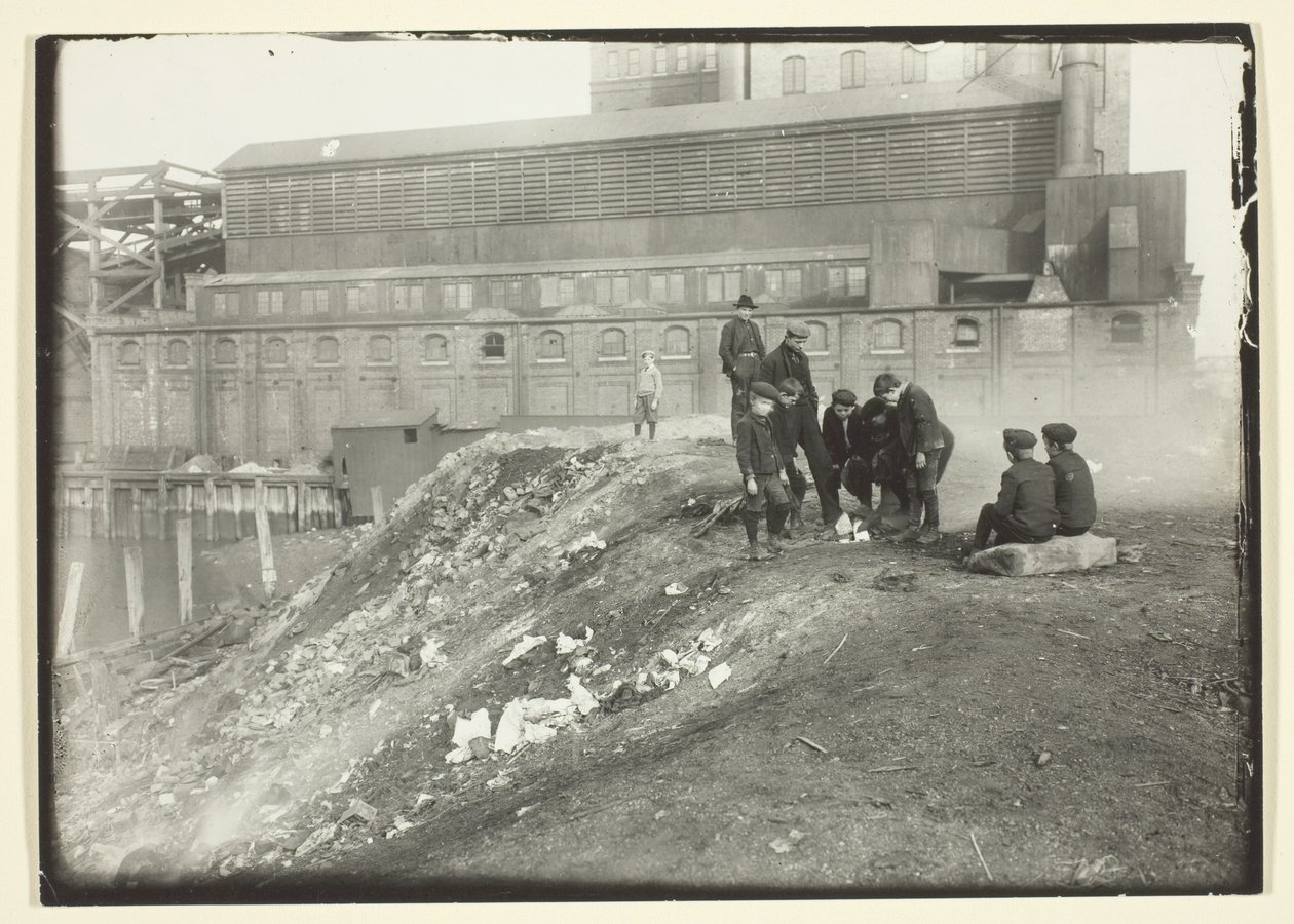 Gang Rendevous, Yonkers autorstwa Lewis Wickes Hine