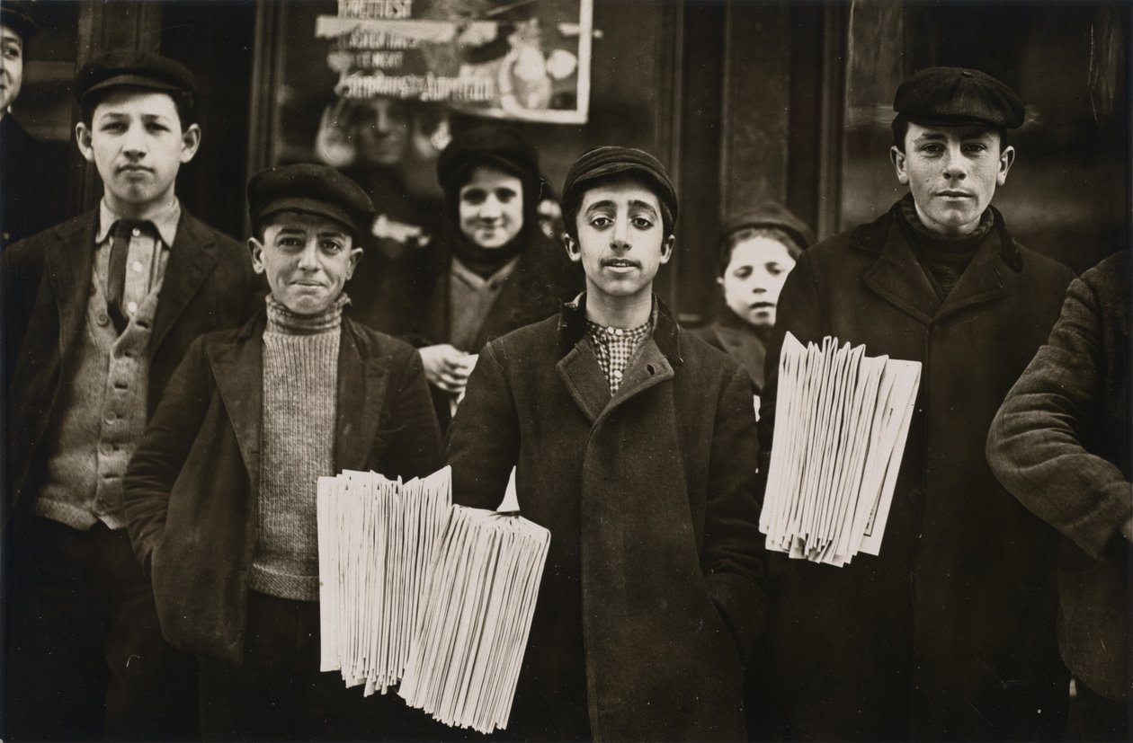 Chłopcy sprzedający gazety w Hartford autorstwa Lewis Wickes Hine