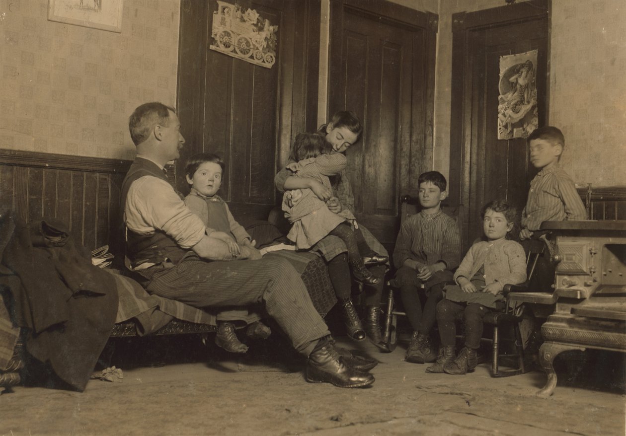 Dom Alfreda Benoita w New Bedford, Massachusetts, zamiatacza dzieci w Bennett Mill i jednego z 11 dzieci, 1912 autorstwa Lewis Wickes Hine