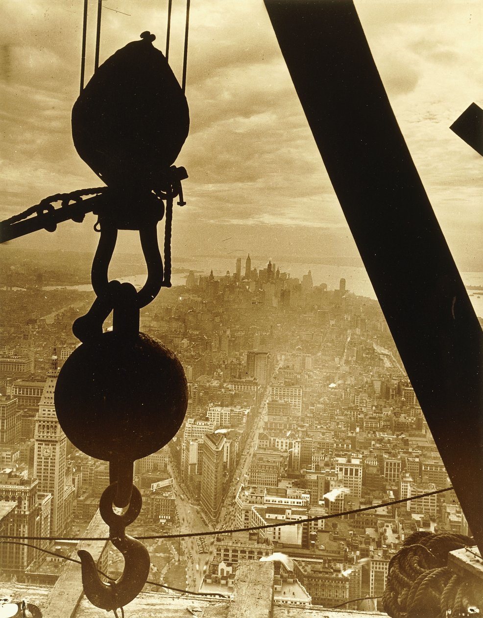 Nowy Jork z Empire State Building, 1931 autorstwa Lewis Wickes Hine
