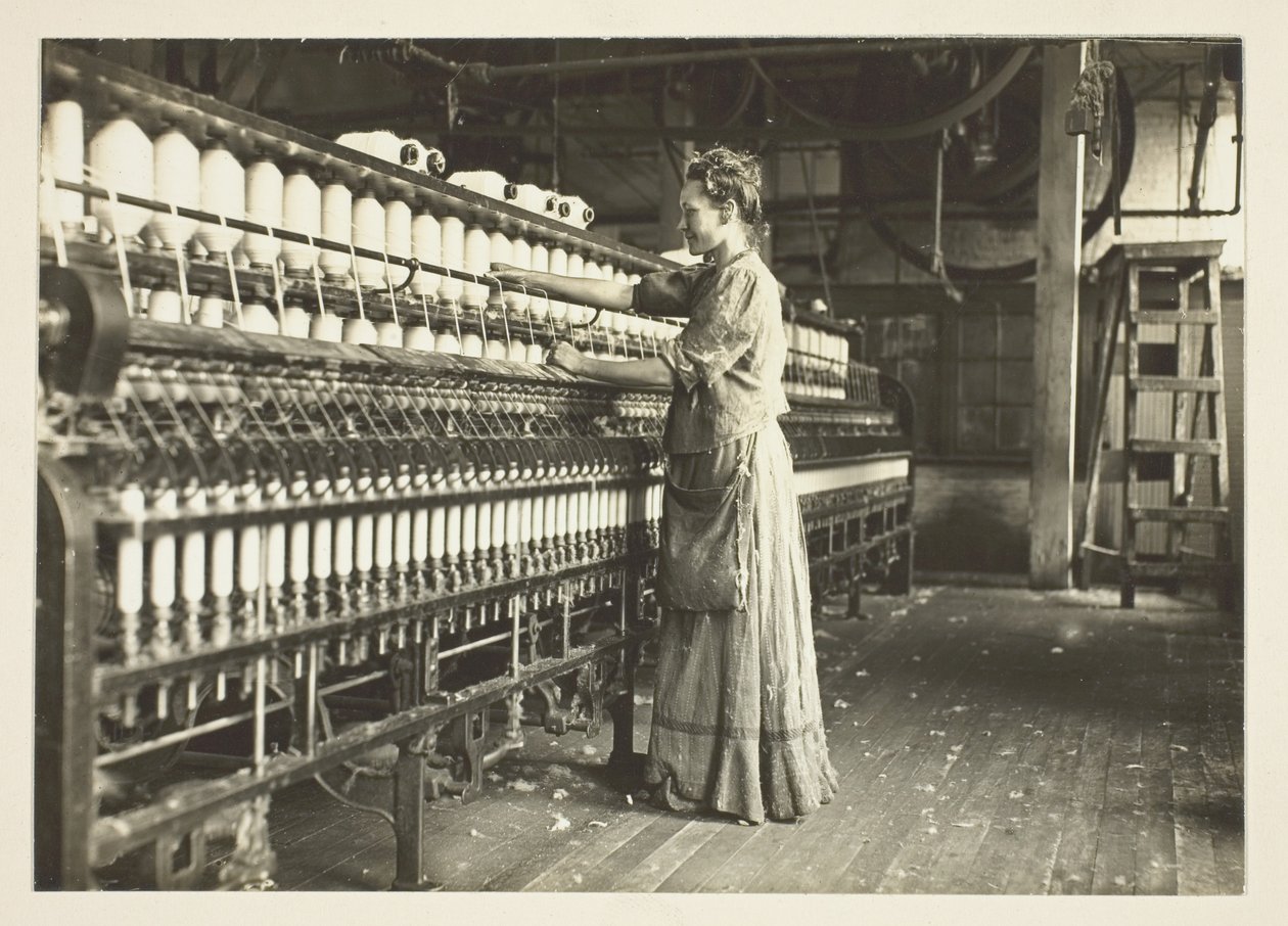 Dawna przędzarka w południowej przędzalni bawełny autorstwa Lewis Wickes Hine
