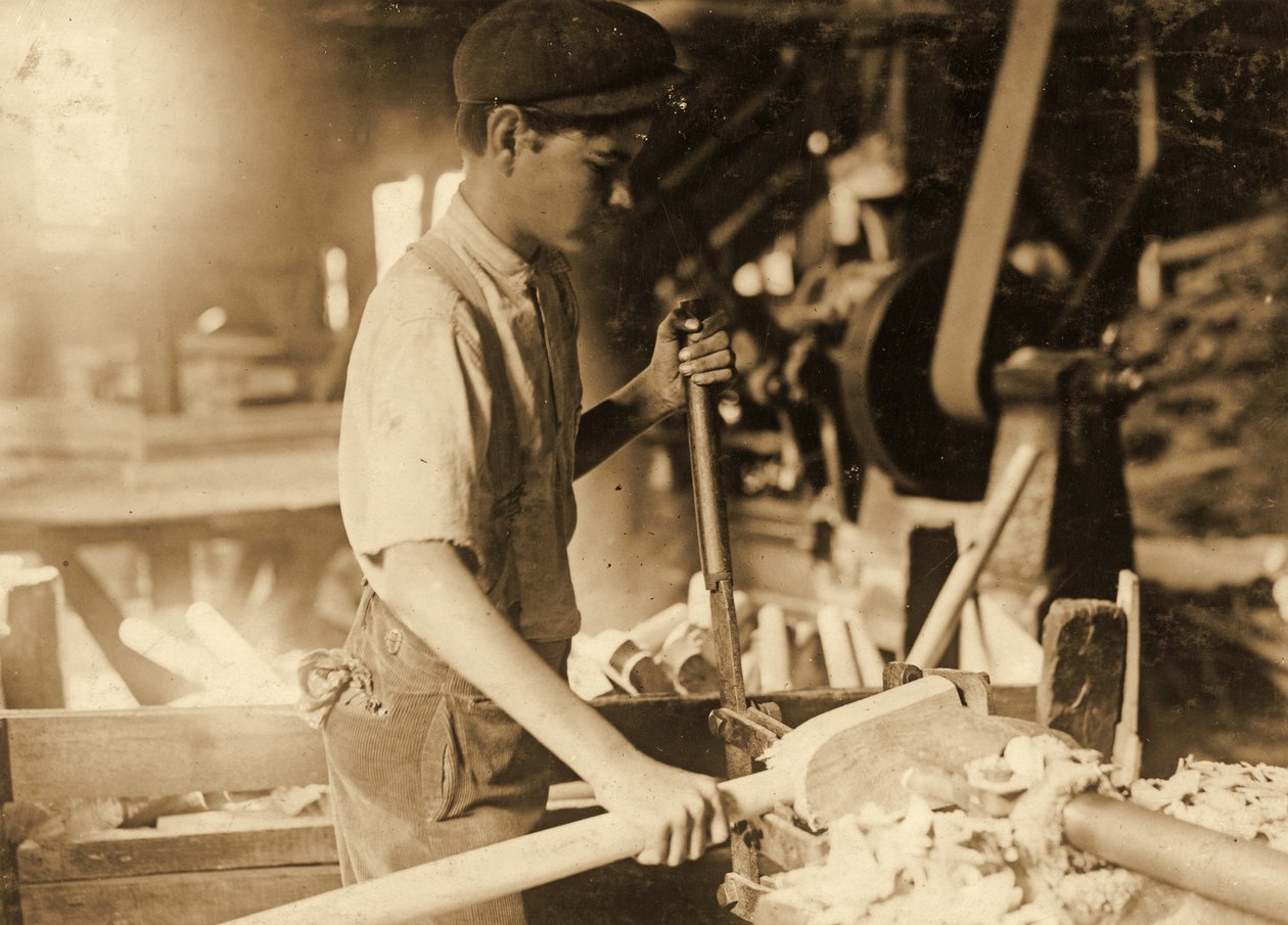Młody chłopak w warsztacie, ok. 1936 autorstwa Lewis Wickes Hine