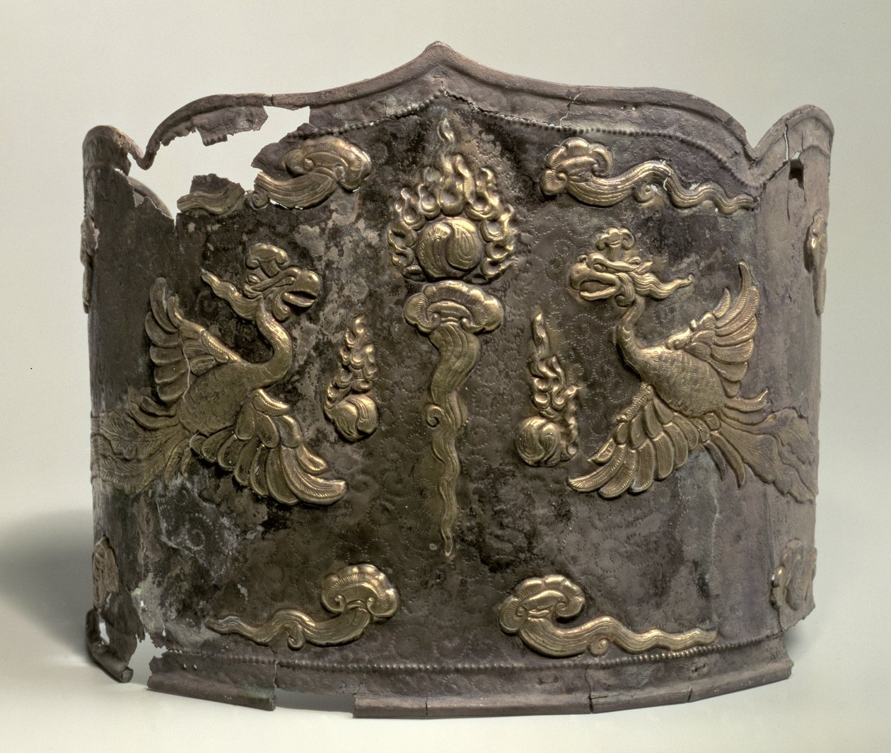 Korona cesarska pozłacana srebrem i paczkami, dynastia Liao, X-XI w. autorstwa Liao Dynasty Chinese School