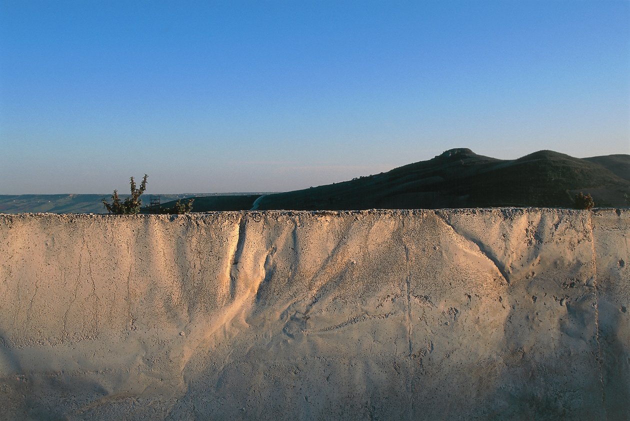 Great Cretto (lub Crack of Burri), Alberto Burri, Gibellina Sycylia, Włochy (zdjęcie) autorstwa Unbekannt Unbekannt