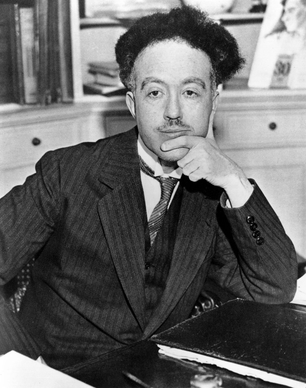 Louis Victor Broglie, fizyk francuski, ok. 1930 autorstwa Unbekannt Unbekannt