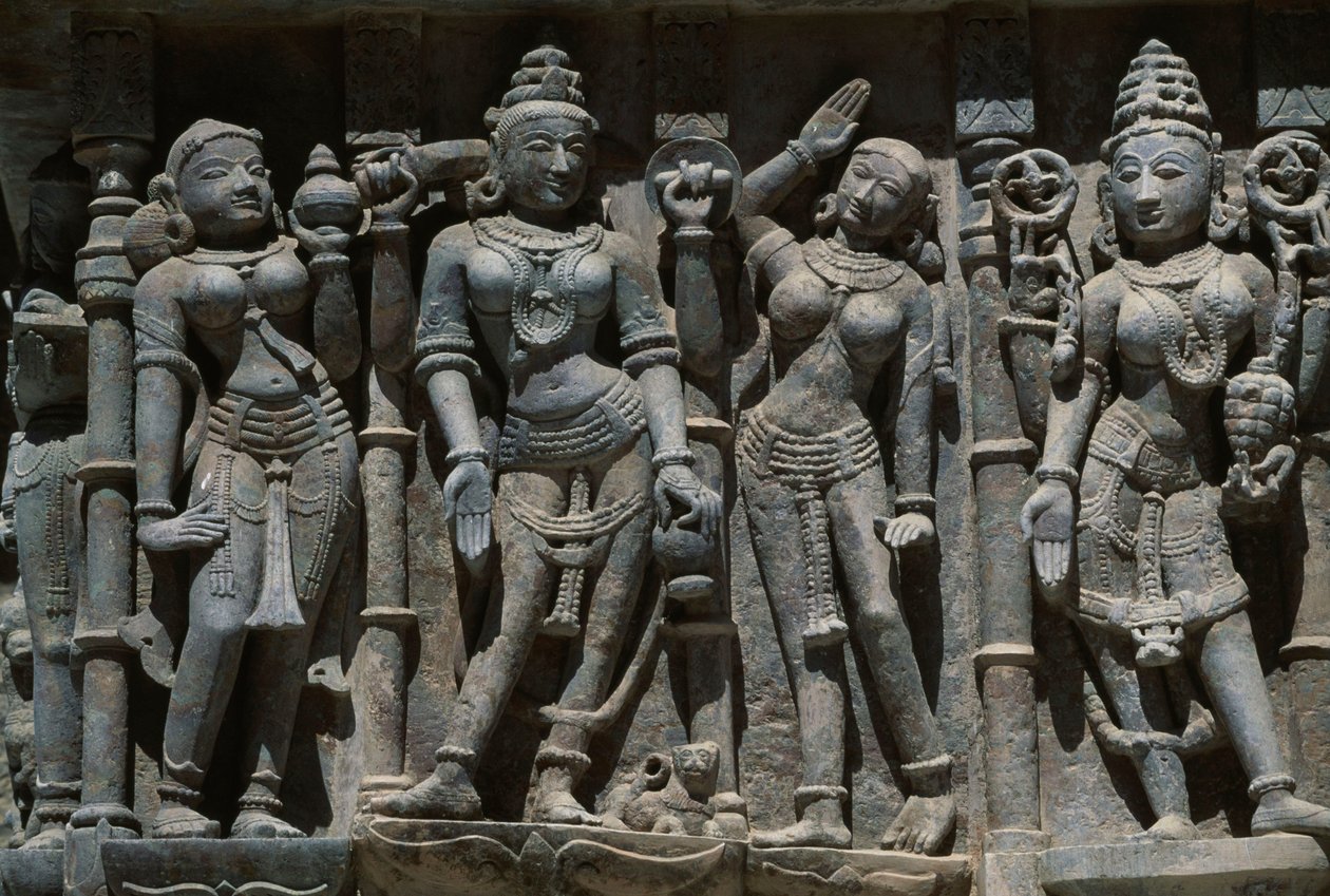 Relief deponujący kobiece postacie, Świątynia Adeshwara, Vimalavasi Tuk, Kompleks Świątynny na Wzgórzu Shatrunjaya, Phalitana, Gujarat, Indie autorstwa Unbekannt Unbekannt