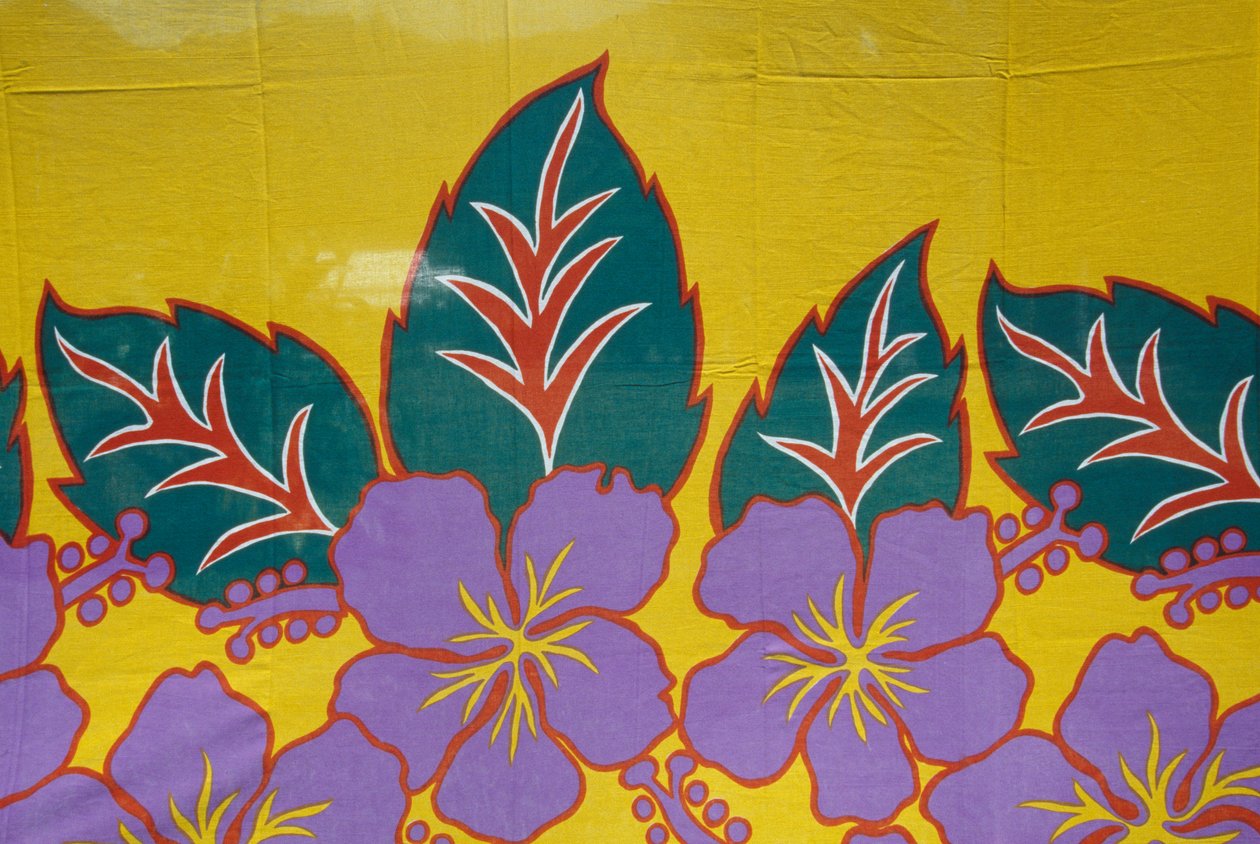 Tkanina sarong zdobiona motywami kwiatowymi, wyspa Moorea, Wyspy Towarzystwa, Polinezja Francuska (terytorium zamorskie Republiki Francuskiej), detal autorstwa Unbekannt Unbekannt