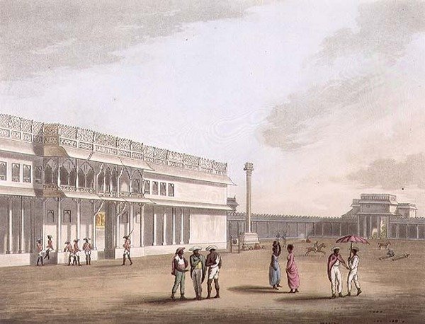 Plac i wejście do Pałacu Tippoo, Bangalore, tablica 12 z „Pictorial Scenery in the Kingdom of Mysore”, wyd. Edward Orme (1774-c.1820) 1804 (akwatinta) autorstwa Lieutenant James (after) Hunter