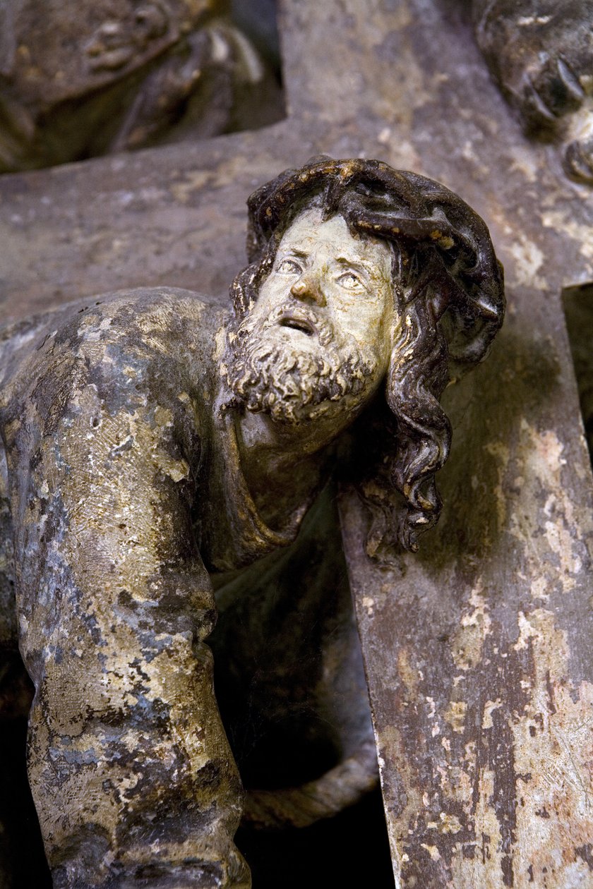Fragment ołtarza, lewa płyta, detal, Niosący Krzyż (kamień malowany) autorstwa Ligier Richier