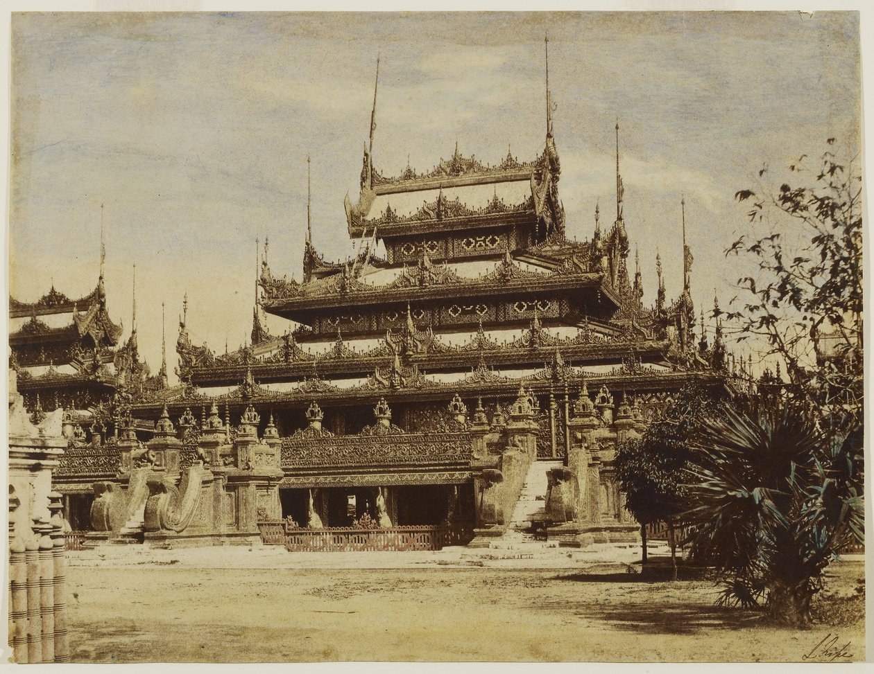 Amerapoora: Maha-Too-Lo-Bounghian Kyoung, 1855 (odbitka albuminowa z negatywu na papierze woskowanym, zabarwiona akwarelą) autorstwa Linnaeus Tripe