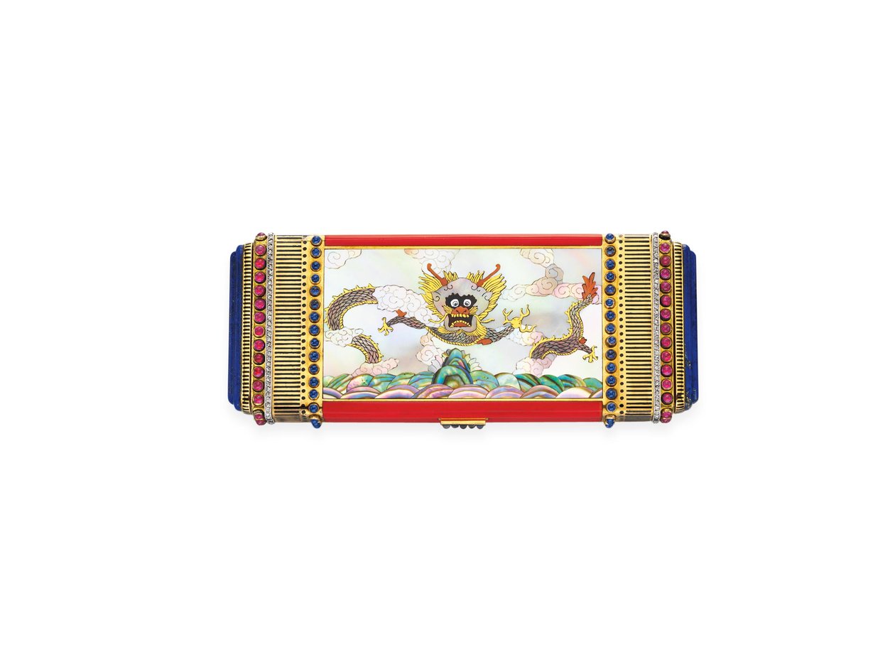 Kosmetyczka w stylu art deco, ok. 1925 (emalia, masa perłowa, rubiny, szafiry, diamenty, lapis lazuli i złoto) autorstwa Linzeler Marchak Linzeler Marchak