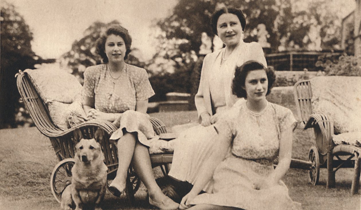 Jej Królewska Mość Królowa z Królewskimi Księżniczkami, ok. 1950. autorstwa Lisa Sheridan