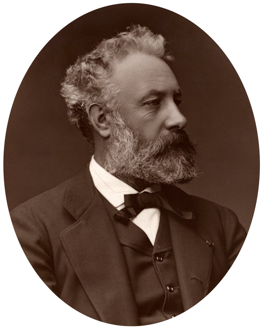 Jules Verne, francuski powieściopisarz, 1877. autorstwa Lock and Whitfield