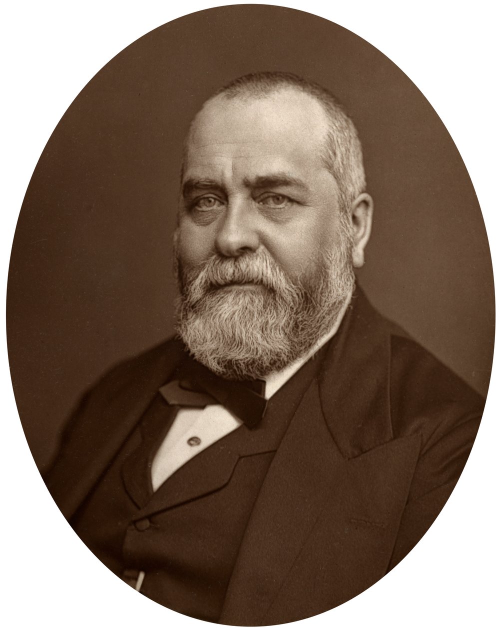 Sir Francis Philip Cunliffe Owen, dyrektor Muzeum South Kensington, 1880. autorstwa Lock and Whitfield
