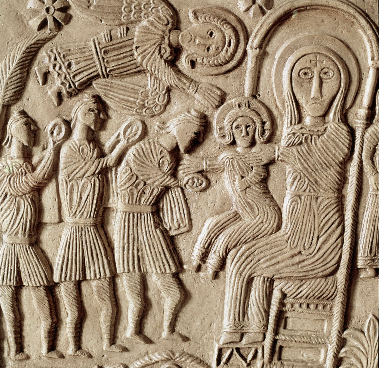 Archeologia średniowiecza (średniowiecze). Sztuka barbarzyńska Lombardii: adoracja Trzech Króli, płaskorzeźba ołtarza księcia Rachisa. Rzeźba, sztuka Lombardzka, 737-744. Cividale del Friuli, Muzeum Chretien, skarb katedry autorstwa Lombard School