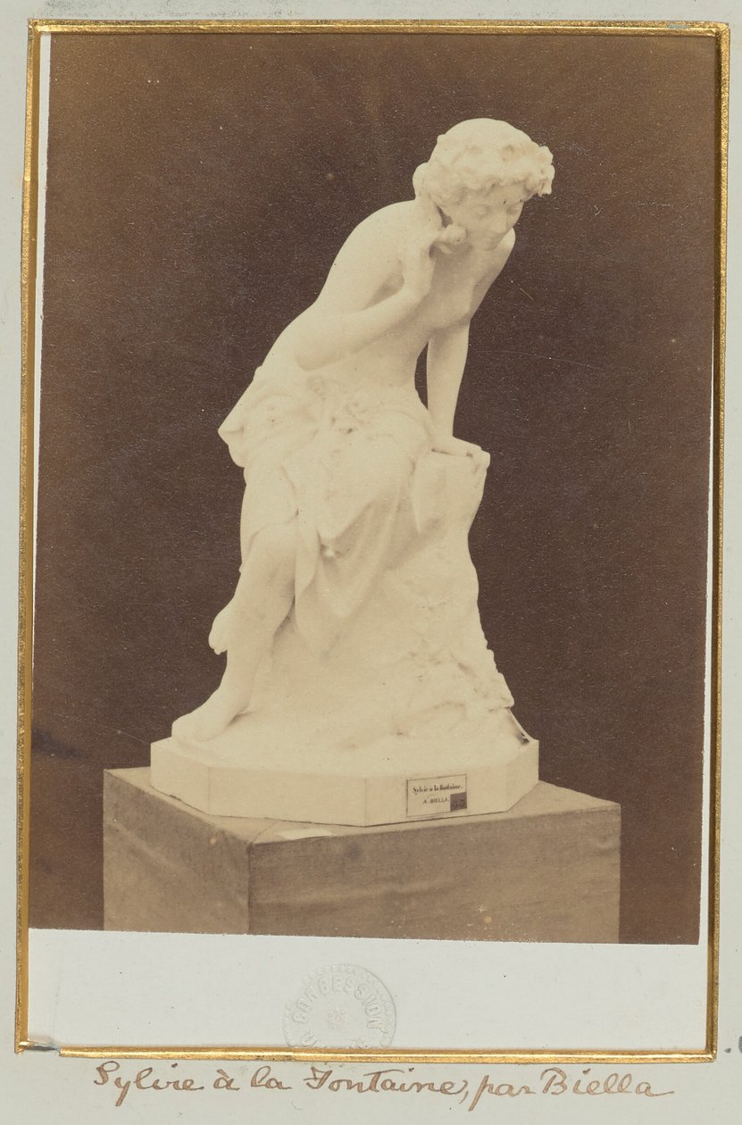 Sylvie przy fontannie, autor: Biella autorstwa Léon and Lévy