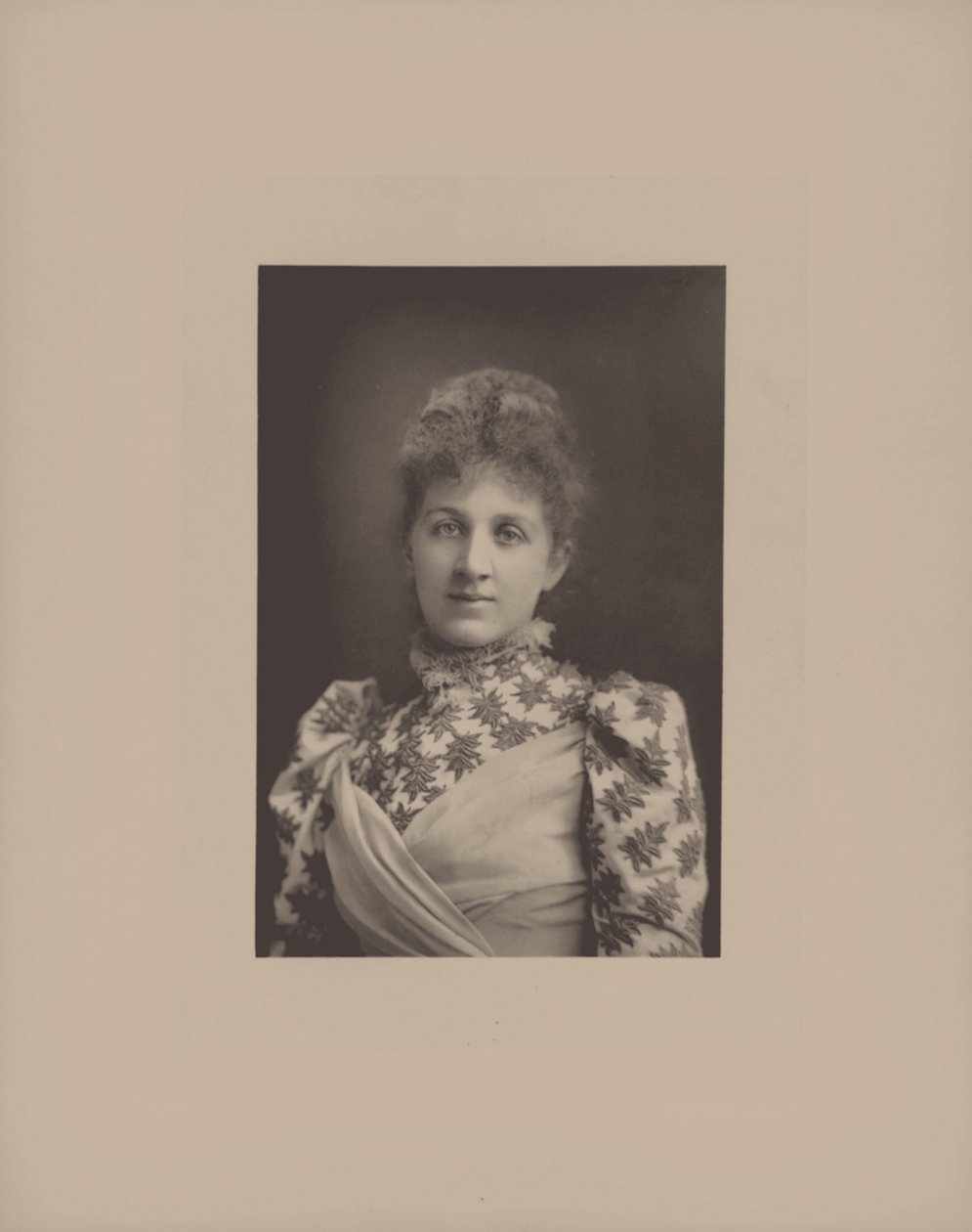 Portret pianistki i kompozytorki Lizy Lehmann 1862-1918. autorstwa London . Photo studio W. and