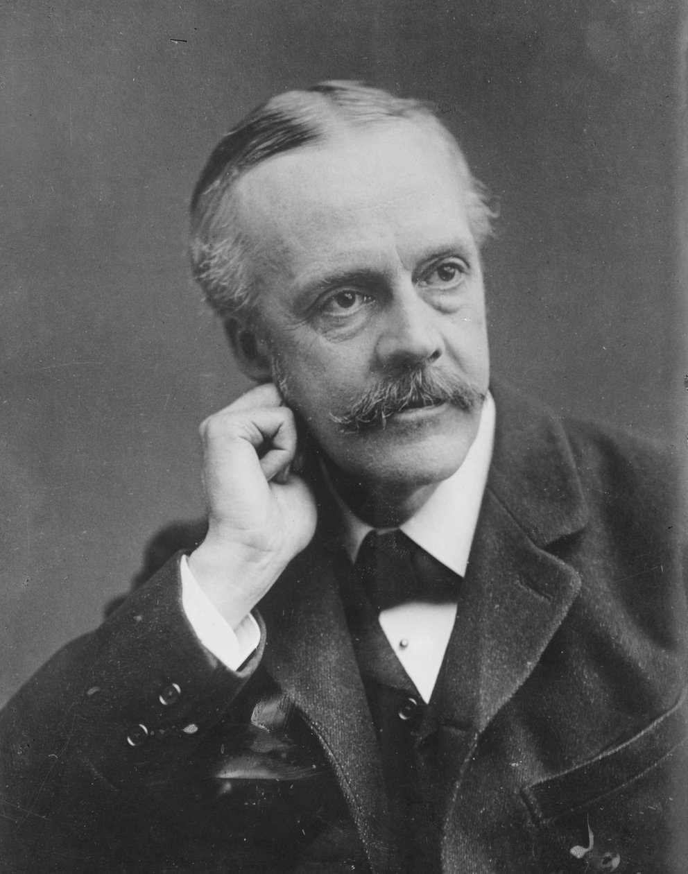 Arthur James Balfour autorstwa London Stereoscopic Company