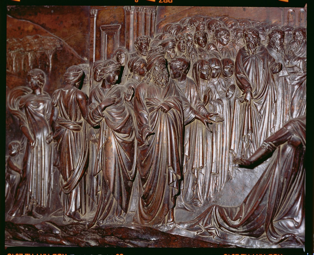 Sanktuarium św. Zenobiusza, fragment tłumu z Cudu Chłopca Strozziego, ok. 1432-42 fragment z brązu z 97641 autorstwa Lorenzo Ghiberti