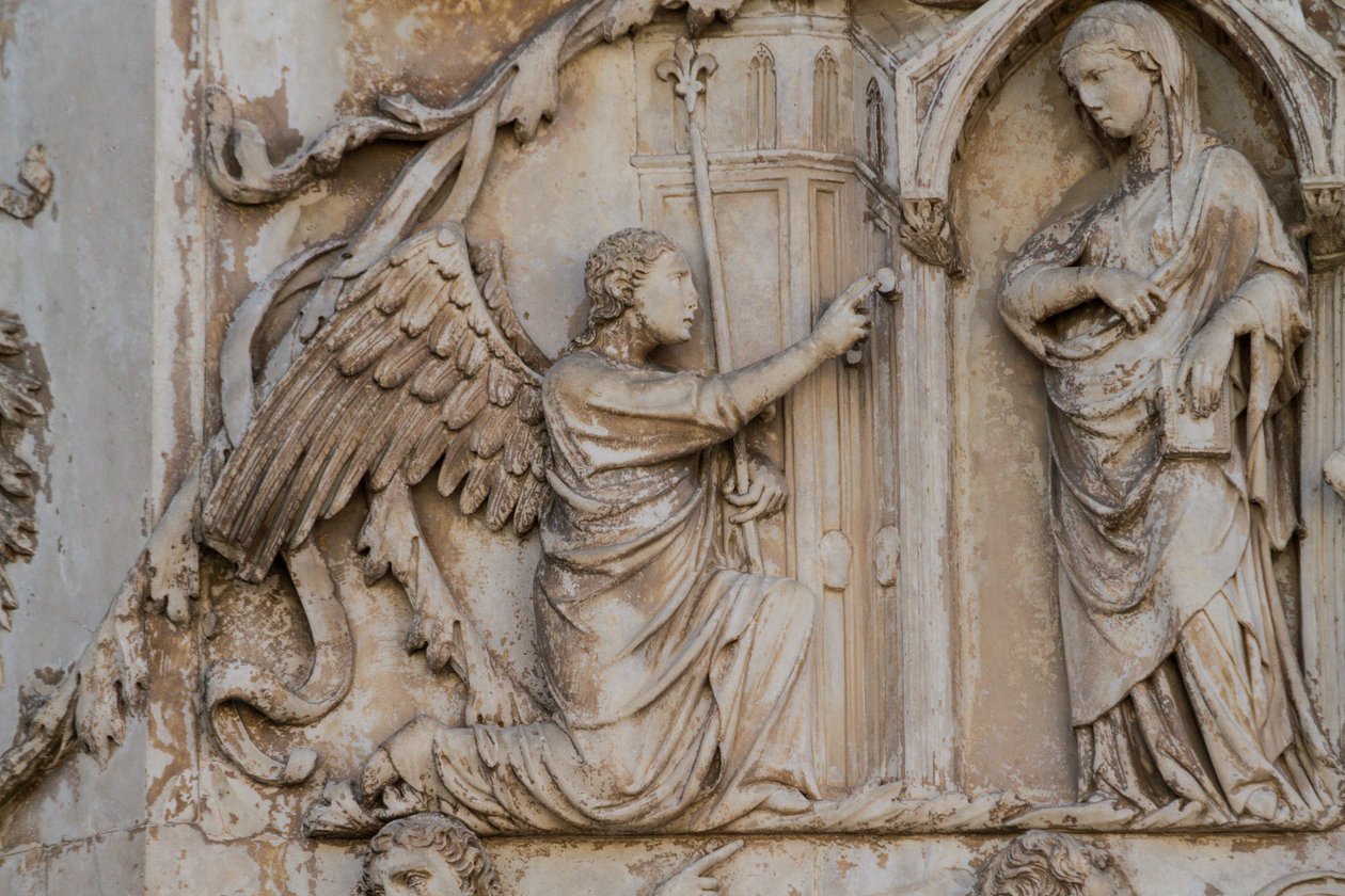 Zwiastowanie, fragment Sceny z życia Chrystusa, Opowieści z Nowego Testamentu, płaskorzeźby Lorenzo Maitani (przed 1275-1330), trzeci filar, fasada katedry w Orvieto, Umbria, Włochy autorstwa Lorenzo Maitani